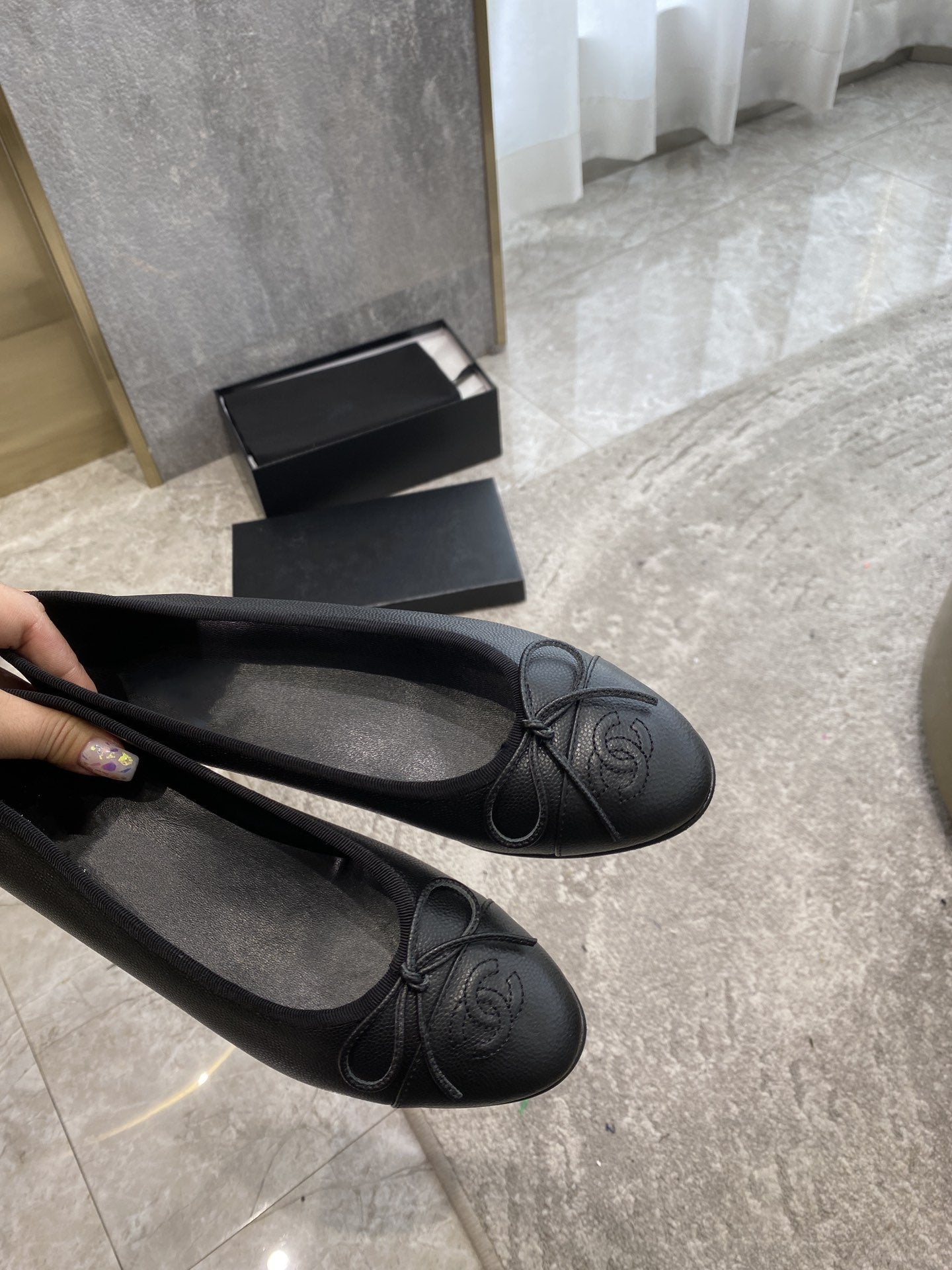 FLATS BLACK GRAINED CALFSKIN