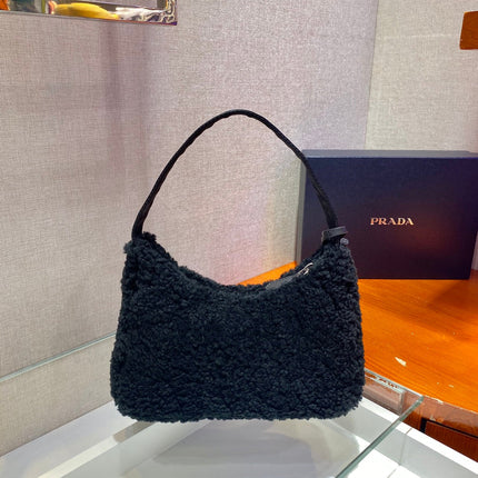 HOBO BAG 23 IN BLACK SHEARLING