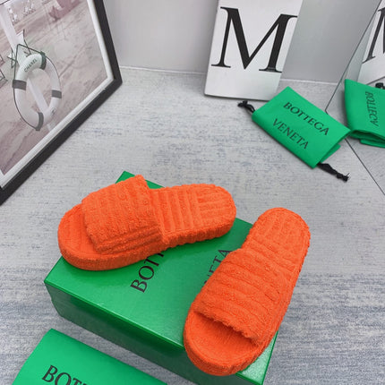 BOTTEGA VENETA 26S SLIDES IN ORANGE FABRIC