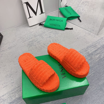 BOTTEGA VENETA 26S SLIDES IN ORANGE FABRIC