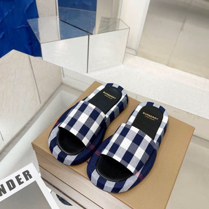 BURBERRY 26S SLIDE SANDALS IN ARCHIVE BLUE BLACK FABRIC