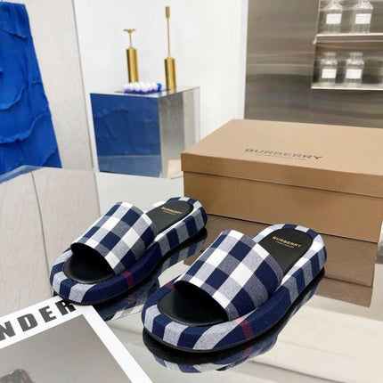 BURBERRY 26S SLIDE SANDALS IN ARCHIVE BLUE BLACK FABRIC