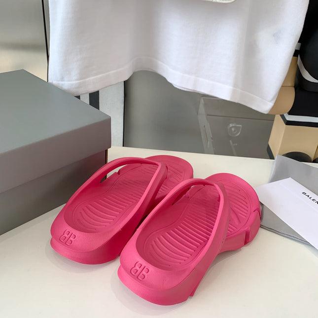 THONG SANDALS IN CABARET PINK RUBBER