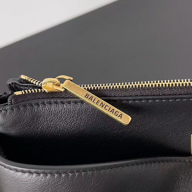 RODEO SHOULDER BAG 22 IN BLACK CALFSKIN GOLD HARDWARE
