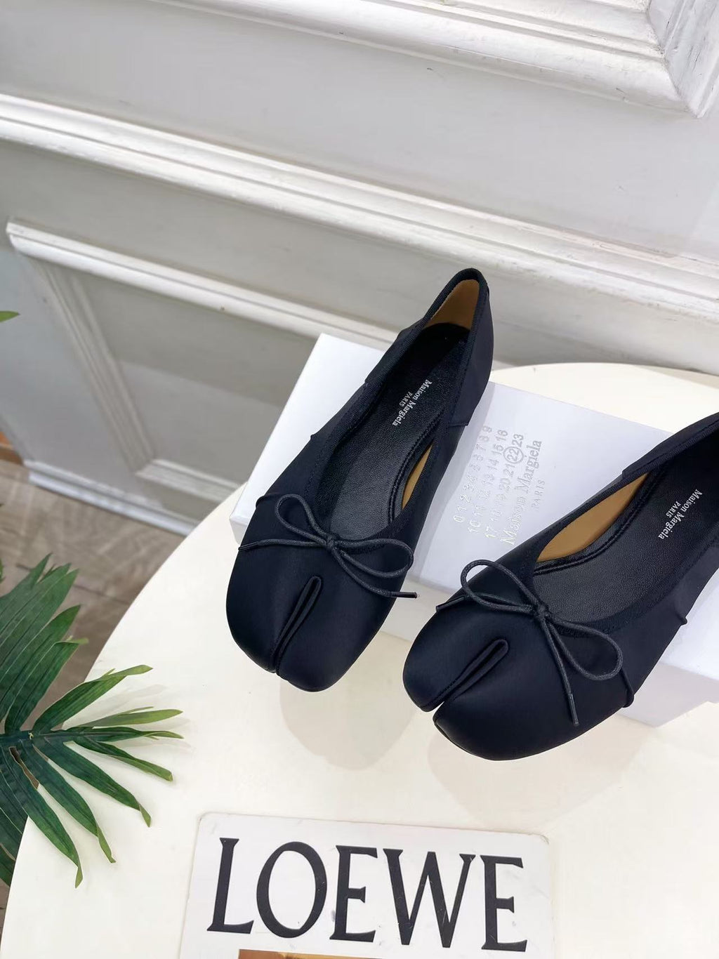26S SPLIT-TOE BALLET FLATS IN BLACK SILK