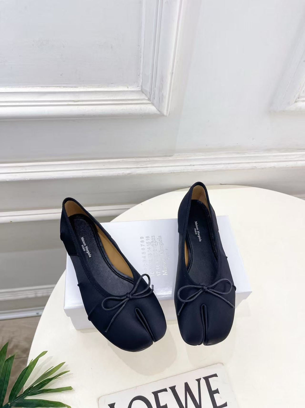 26S SPLIT-TOE BALLET FLATS IN BLACK SILK