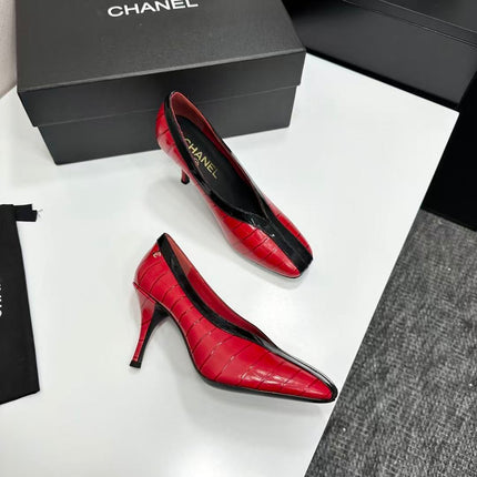 CHANEL 26S SQUARE-TOE PUMP IN RED CROCODILE-EMBOSSED LAMBSKIN WITH WHITE TRIM