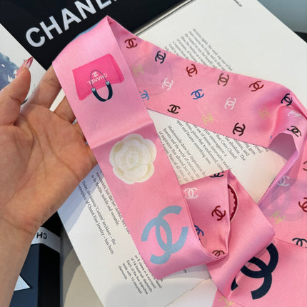 CHANEL 26S TWILLY SCARF 120 IN SILK 351036