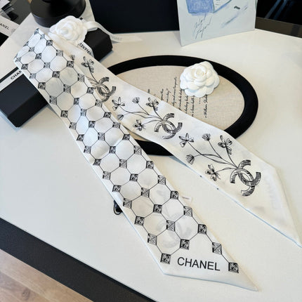 CHANEL 26S TWILLY SCARF 120 IN SILK 395878