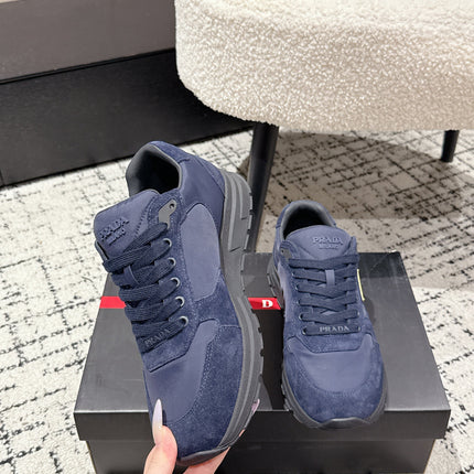 PRADA 25S MEN SNEAKERS LOGO IN NAVY BLUE NUBUCK AND CANVAS