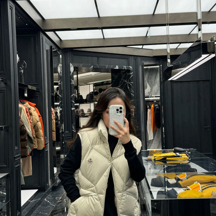 MONCLER 25S SLEEVELESS JACKET 462