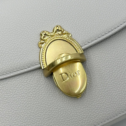 DIOR 26S MEDIUM MEDAILLON FLAP BAG 23 IN LIGHT GRAY GRAINED CALFSKIN GOLD HARDWARE
