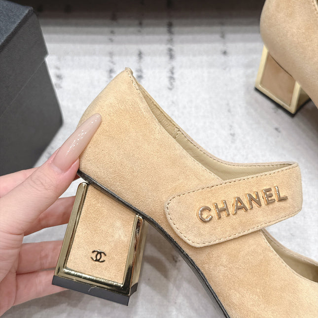 CHANEL 26S MARY JANE BLOCK HEEL PUMPS 80 MM IN BEIGE SUEDE