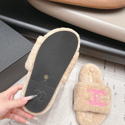 CHANEL 26S SLIDE MULES IN BEIGE SHEARLING AND PINK CC LOGO