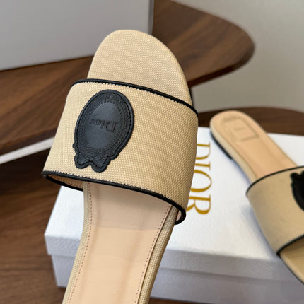 DIOR 26S D-BADGE FLAT SLIDE SANDALS IN BEIGE CANVAS AND BLACK CALFSKIN
