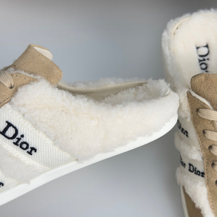 DIOR 26S BACKLESS SLIP ON SNEAKERS IN WHITE TEDDY FABRIC AND BEIGE SUEDE WITH WHITE LOGO STRIPES