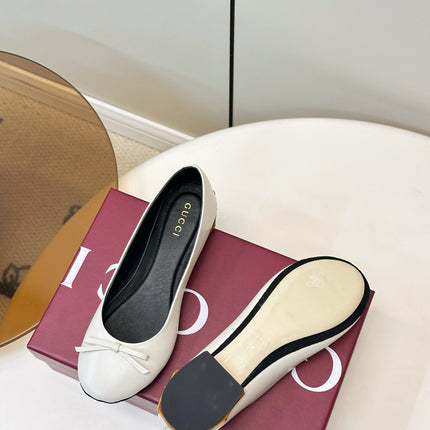 GUCCI 26S ROUND TOE BALLET FLATS IN WHITE LAMBSKIN