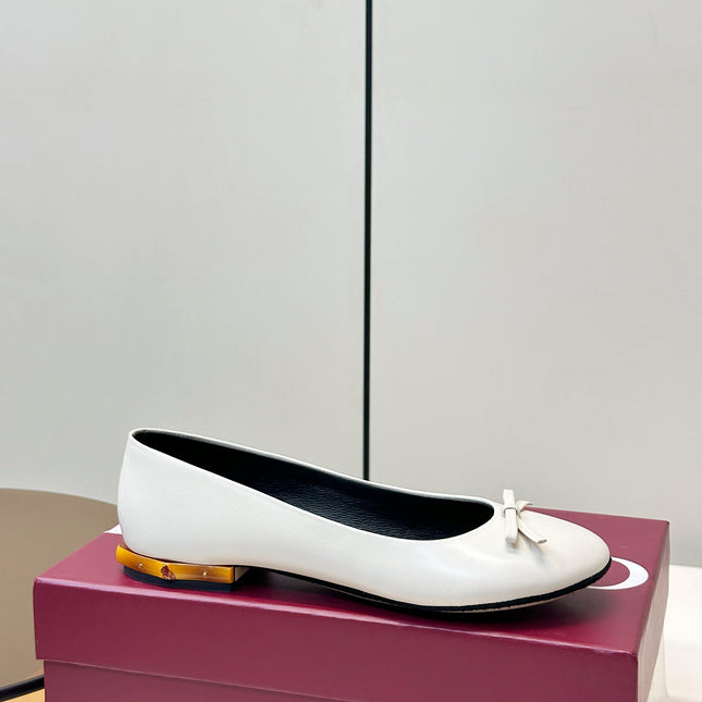 GUCCI 26S ROUND TOE BALLET FLATS IN WHITE LAMBSKIN