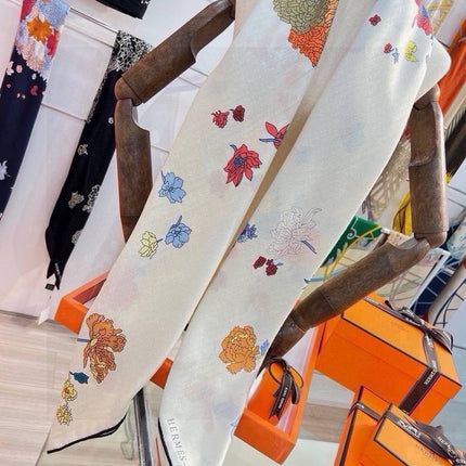 HERMES 26S SCARF 140 IN SILK AND CASHMERE 496067