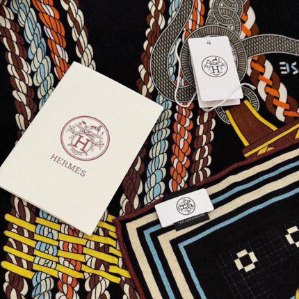 HERMES 26S PATTERNED SCARF 135 IN SILK AND CASHMERE 502435