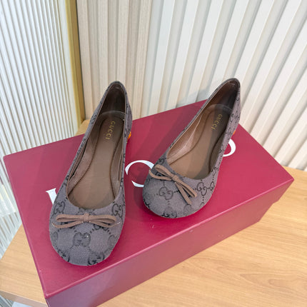 GUCCI 26S BALLET FLATS IN GREYISH BROWN GG CANVAS