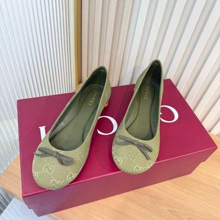 GUCCI 26S BALLET FLATS IN OLIVE GREEN GG CANVAS