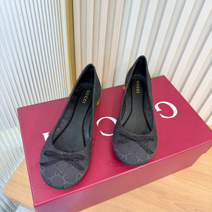 GUCCI 26S BALLET FLATS IN BLACK GG CANVAS