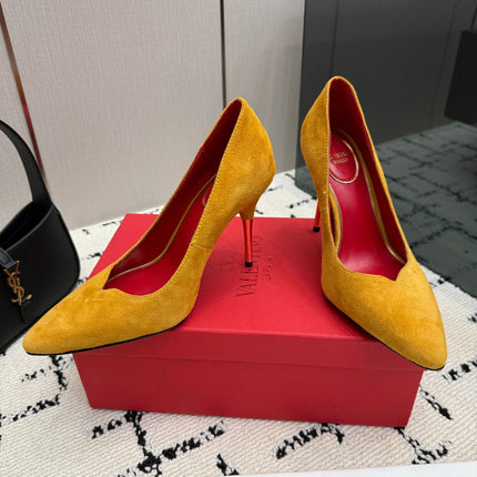 VALENTINO 26S HIGH HEELS 100 MM IN MUSTARD YELLOW SUEDE
