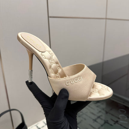GUCCI 26S CRYSTAL-HEEL SANDALS 100 MM IN BEIGE SATIN