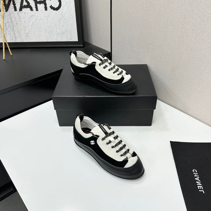 CHANEL SNEAKERS METIERS D-ART 26S IN  BLACK AND WHITE CALFSKIN MIXED FIBERS