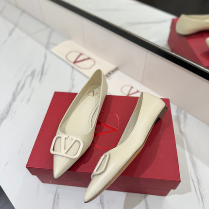 VALENTINO 26S BALLET FLATS IN CREAM WHITE SMOOTH CALFSKIN