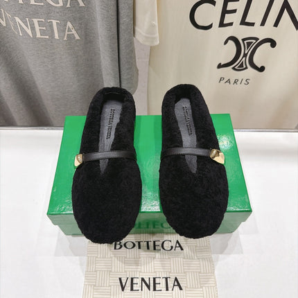 BOTTEGA VENETA 26S MULES IN BLACK SHEARLING WITH LEATHER STRAP