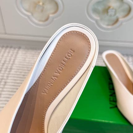 BOTTEGA VENETA 26S HIGH-HEEL MULES 40 MM IN CREAM WHITE CALFSKIN