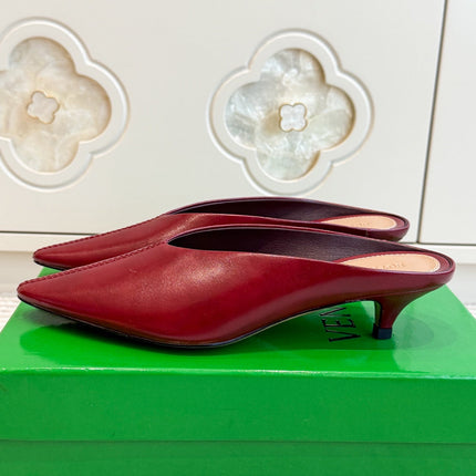 BOTTEGA VENETA 26S HIGH-HEEL MULES 40 MM IN DARK RED CALFSKIN