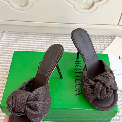 BOTTEGA VENETA 26S BOW KNOT HEEL SANDALS 90 MM IN DARK BROWN LAMBSKIN