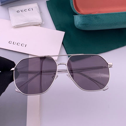 GUCCI 26S SQUARE FRAME IN METAL 426563