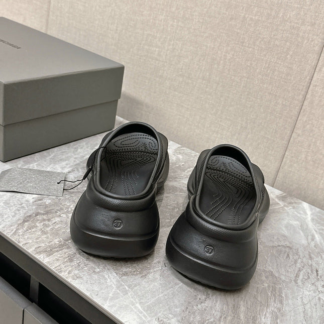 POOL CROCS SLIDE SANDAL IN BLACK RUBBER