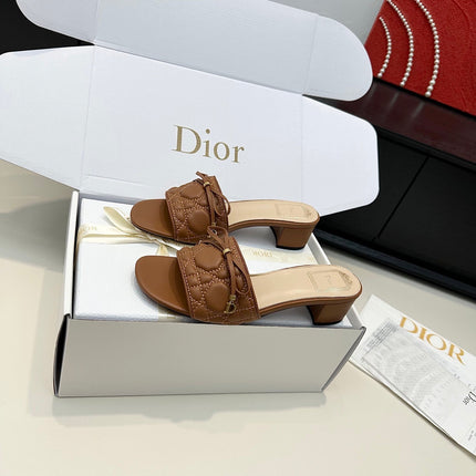 DIOR 26S BLOCK HEEL SLIDE SANDALS IN CARAMEL BROWN QUILTED CALFSKIN WITH BOW