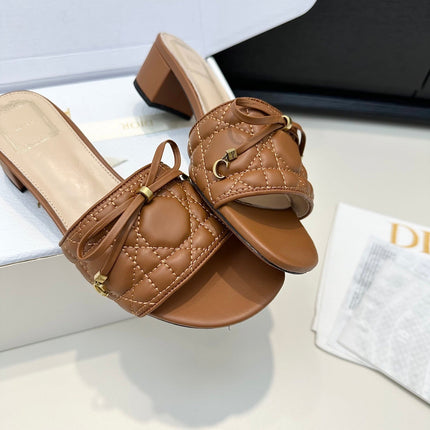 DIOR 26S BLOCK HEEL SLIDE SANDALS IN CARAMEL BROWN QUILTED CALFSKIN WITH BOW