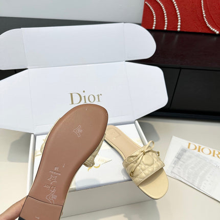 DIOR 26S SLIDE SANDALS IN LIGHT YELLOW QUILTED CALFSKIN WITH BOW