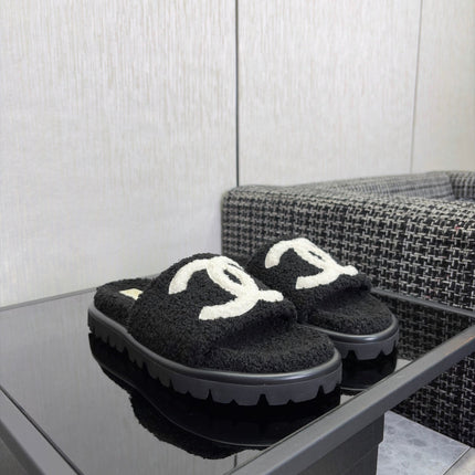 CHANEL 26S SLIDE SANDALS  IN BLACK AND WHITE SHEARLING OPEN TOE