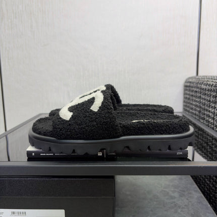 CHANEL 26S SLIDE SANDALS  IN BLACK AND WHITE SHEARLING OPEN TOE