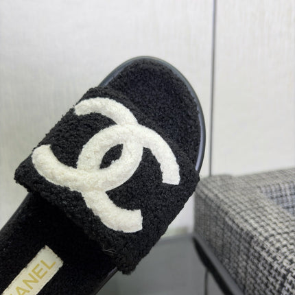 CHANEL 26S SLIDE SANDALS  IN BLACK AND WHITE SHEARLING OPEN TOE