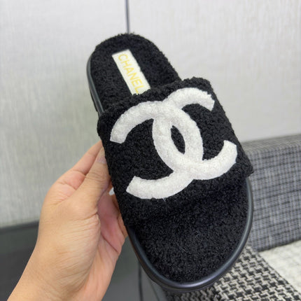 CHANEL 26S SLIDE SANDALS  IN BLACK AND WHITE SHEARLING OPEN TOE