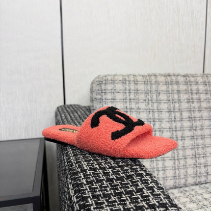 CHANEL 26S SLIDE SANDALS IN BLACK AND CORAL PINK SHEARLING SQUARE TOE