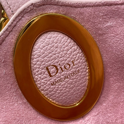DIOR 26S MEDAILLON BUCKET BAG 26 IN LIGHT PINK GRAINED CALFSKIN GOLD HARDWARE