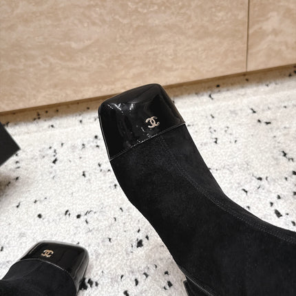 CHANEL 26S KNEE HIGH BOOTS 70 MM IN BLACK SUEDE AND PATENT