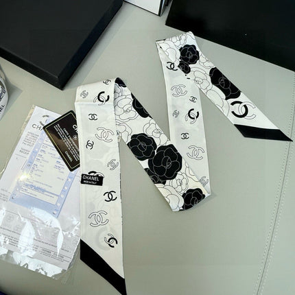 CHANEL 26S TWILLY SCARF 120 IN SILK 511259