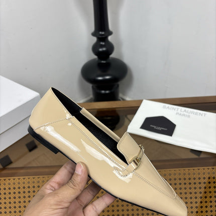 YSL 26S SQUARE-TOE LOAFERS IN BEIGE CREAM GLOSSY CALFSKIN WITH METAL BAR