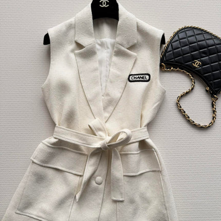 CHANEL 26S SLEEVELESS BLAZER 709